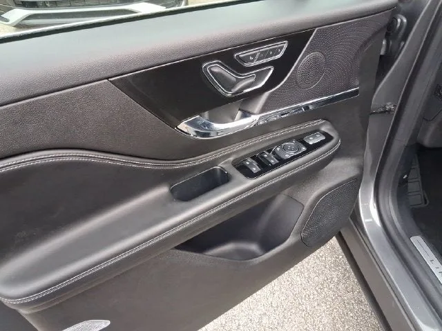 2024 Lincoln Corsair Premiere photo 13