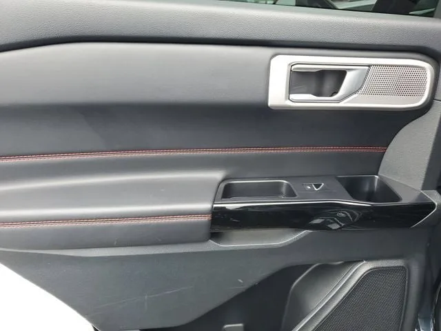 2023 Ford Explorer ST-Line photo 19