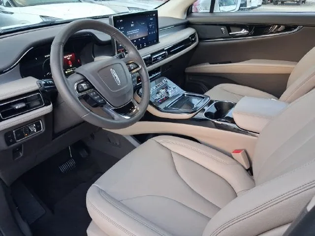 2023 Lincoln Nautilus Standard photo 11