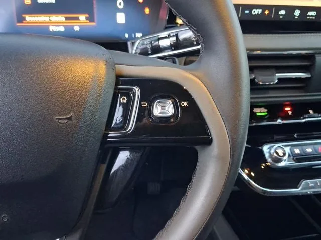 2024 Lincoln Corsair Premiere photo 18