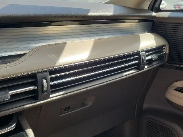 2022 Lincoln Corsair Standard photo 27