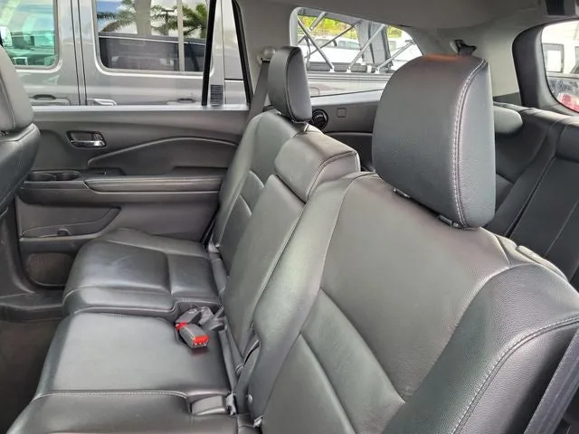 2017 Honda Pilot EX-L photo 11