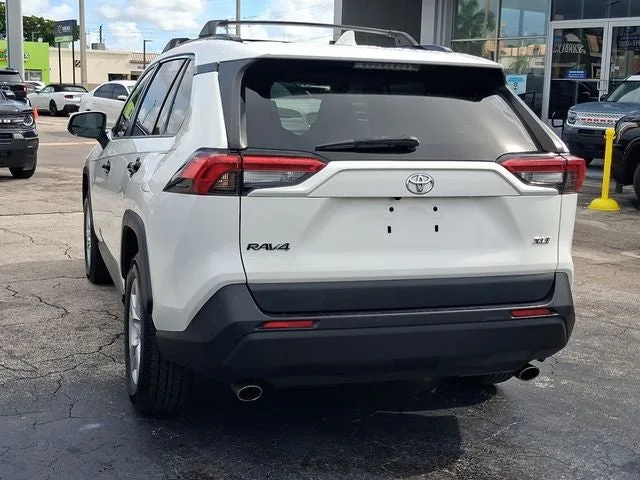 2019 Toyota RAV4 XLE photo 3