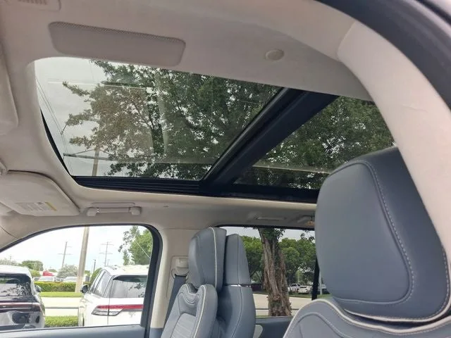 2022 Lincoln Navigator L Black Label photo 12