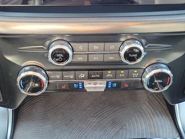 2023 Ford F-150 Platinum photo 31