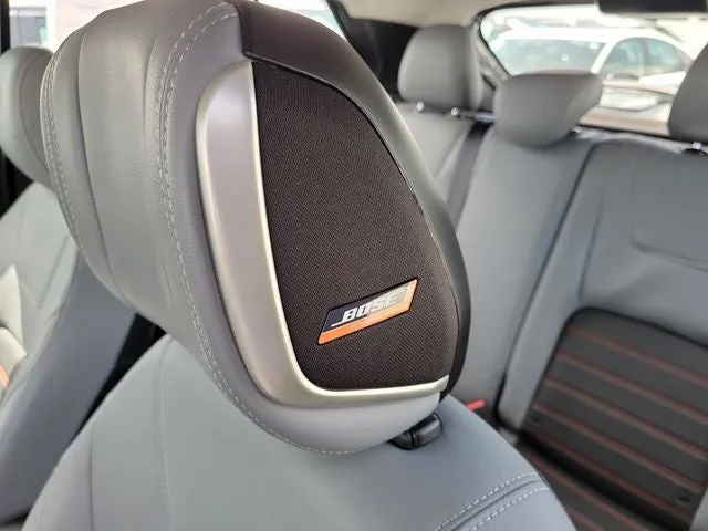 2021 Nissan Kicks SR photo 11
