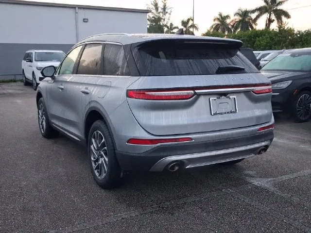 2022 Lincoln Corsair Standard photo 3