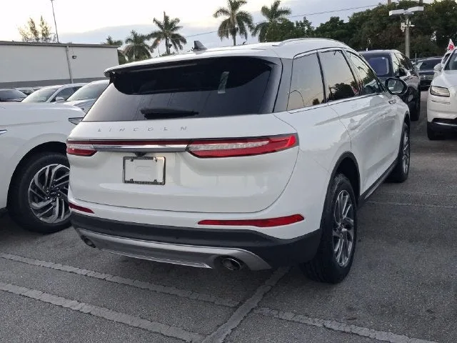 2022 Lincoln Corsair Standard photo 4