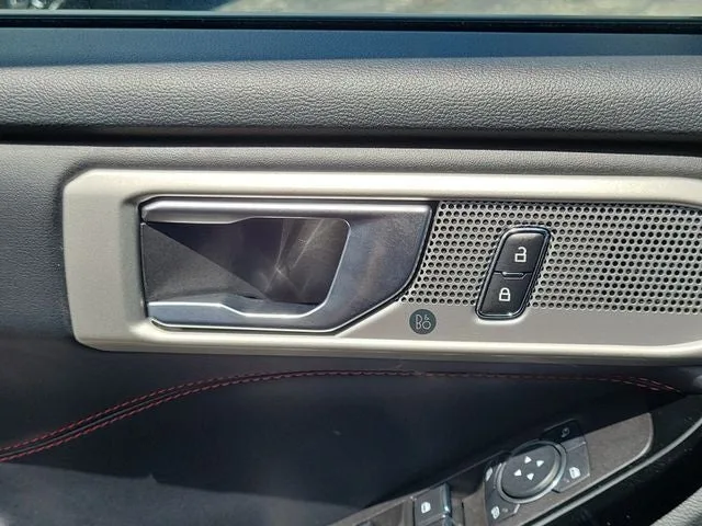2023 Ford Explorer ST-Line photo 14
