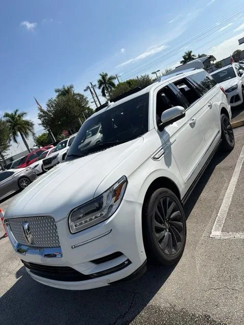 2021 Lincoln Navigator L Reserve photo 2