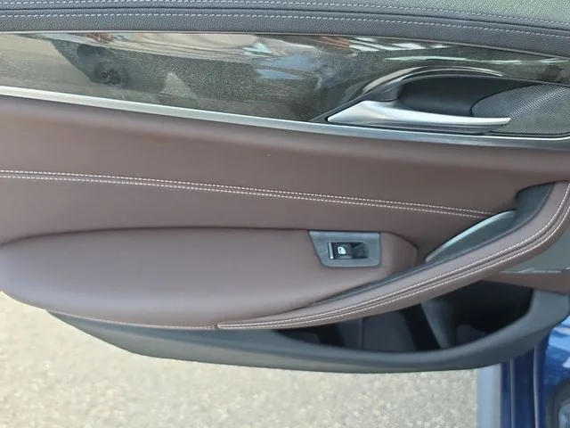 2023 BMW 5 Series M550i xDrive photo 8