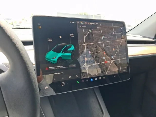 2025 Tesla Model Y Long Range photo 19
