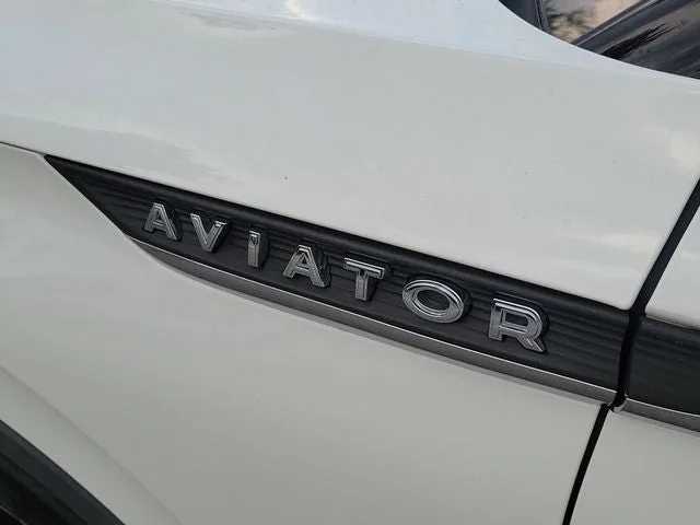 2023 Lincoln Aviator Reserve Premium photo 8