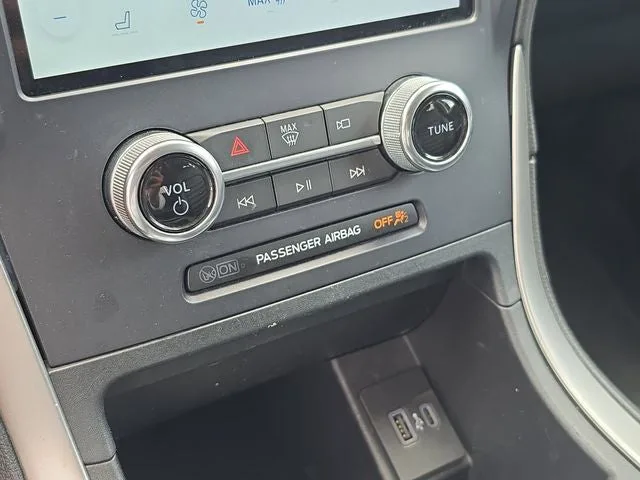2022 Ford Edge SEL photo 24