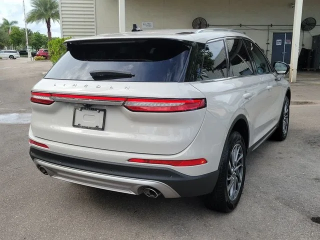 2022 Lincoln Corsair Standard photo 6