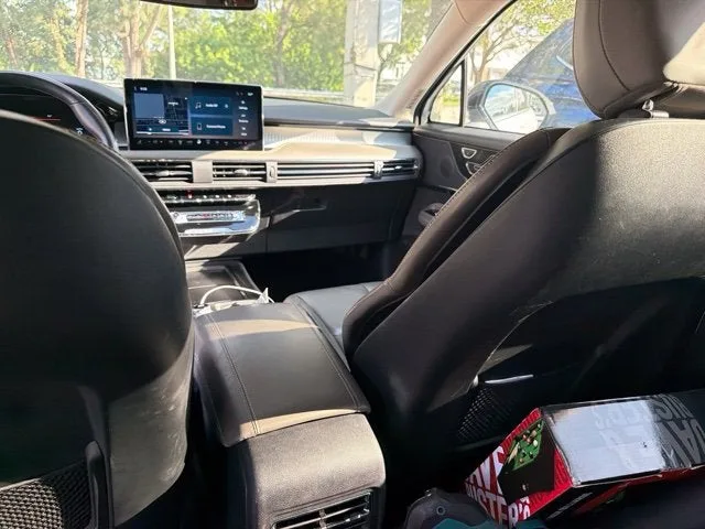 2023 Lincoln Corsair Standard photo 3