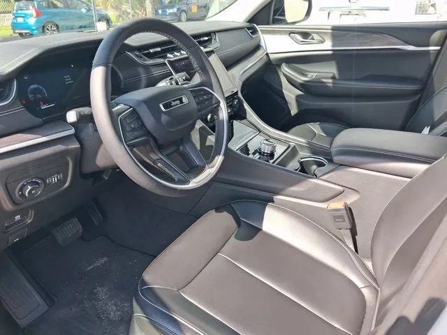 2024 Jeep Grand Cherokee L Limited photo 11