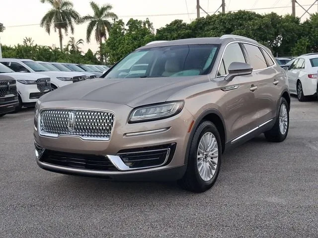 2019 Lincoln Nautilus Standard photo 2