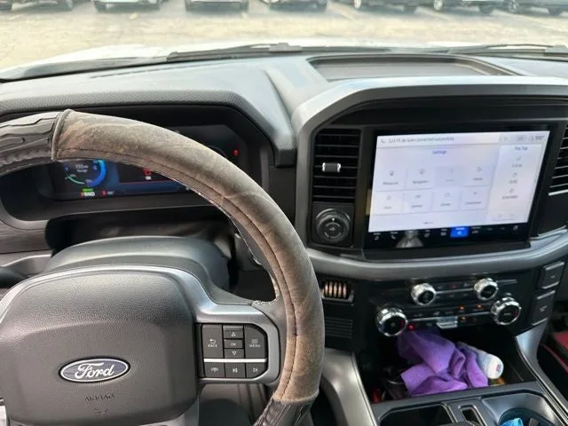 2025 Ford F-150 Lightning XLT photo 9
