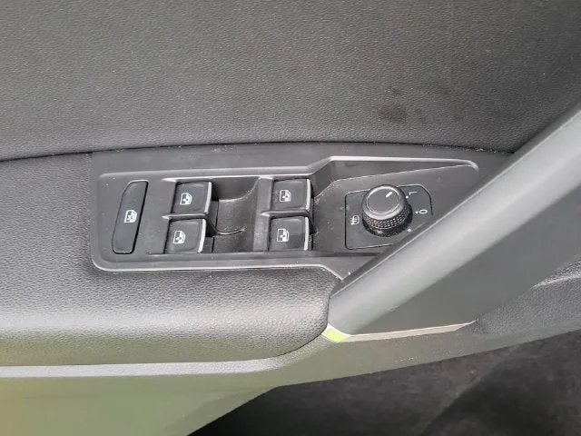 2020 Volkswagen Tiguan 2.0T SE photo 15