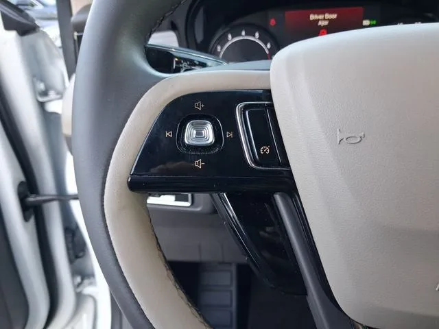2022 Lincoln Corsair Standard photo 17