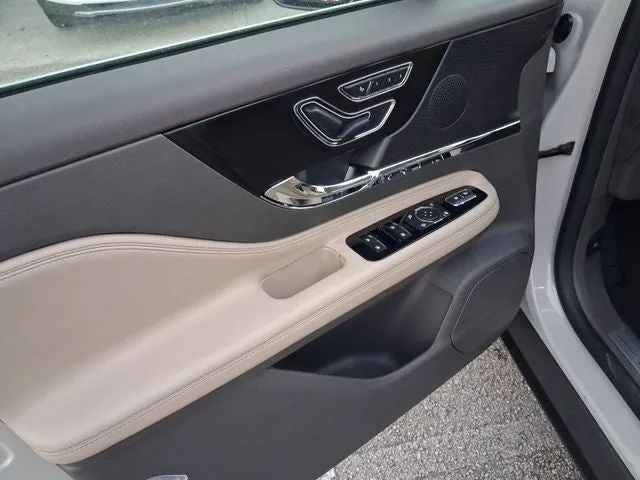 2024 Lincoln Corsair Premiere photo 12