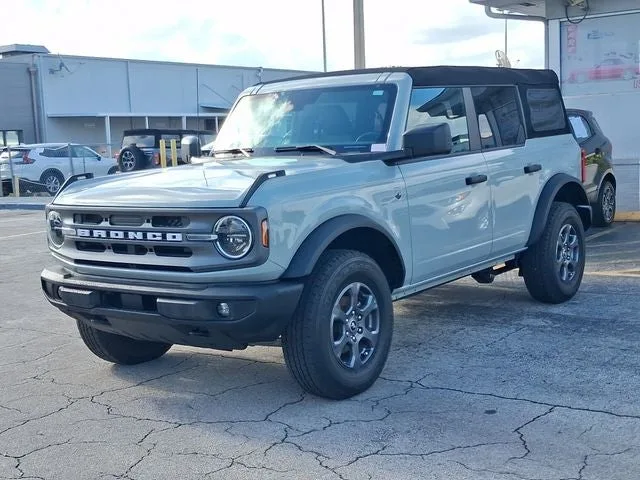 2024 Ford Bronco Big Bend photo 2