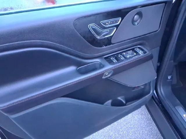 2023 Lincoln Aviator Reserve Premium photo 11
