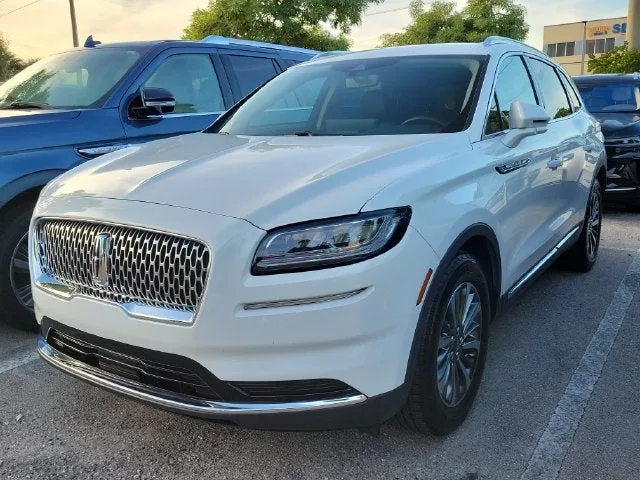 2023 Lincoln Nautilus Standard photo 3