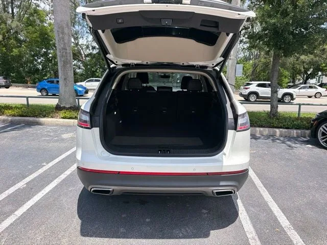 2023 Lincoln Nautilus Standard photo 2
