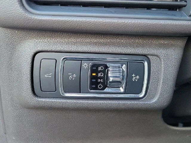 2022 Lincoln Corsair Standard photo 12