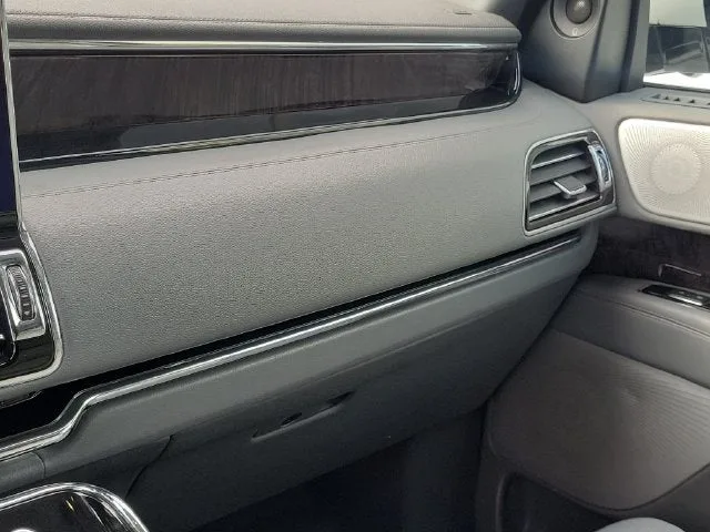 2020 Lincoln Navigator L Reserve photo 28