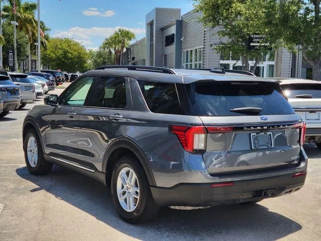 2025 Ford Explorer Active photo 4