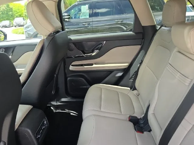 2025 Lincoln Corsair Premiere photo 17