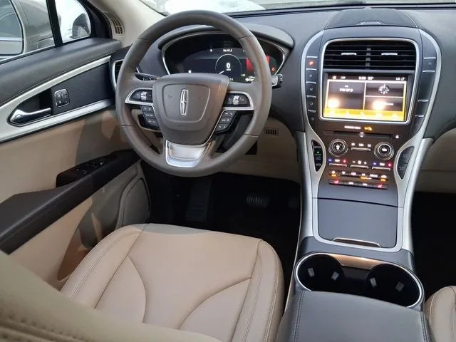 2019 Lincoln Nautilus Standard photo 8