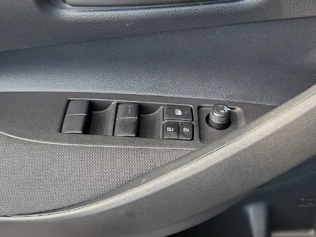 2025 Toyota Corolla LE photo 17