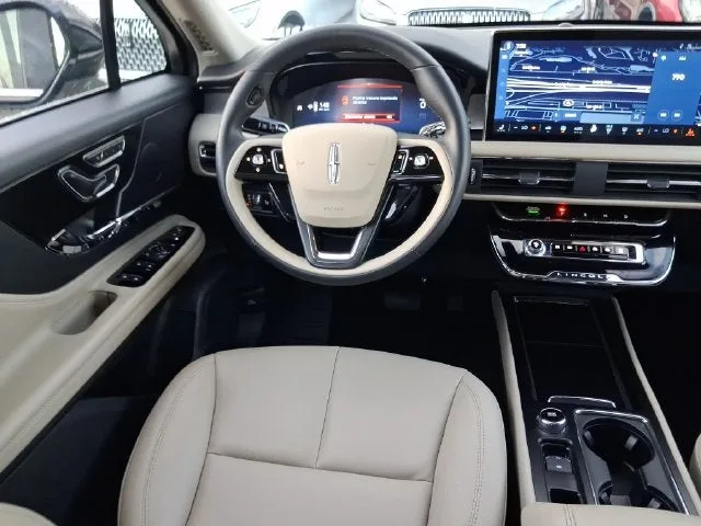 2025 Lincoln Corsair Premiere photo 8