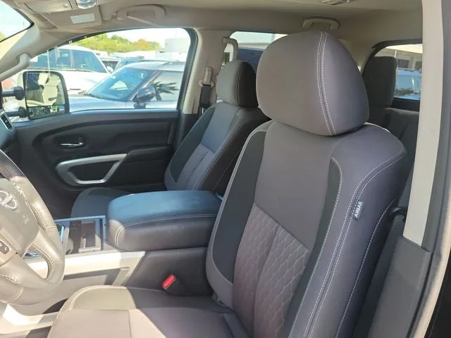 2024 Nissan Titan SV photo 11