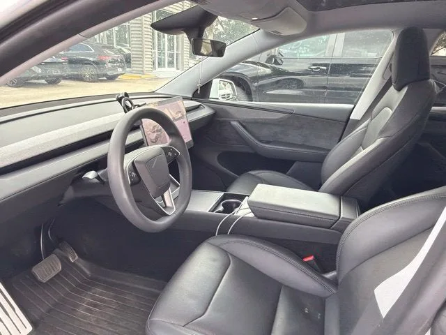 2026 Tesla Model Y Premium photo 4