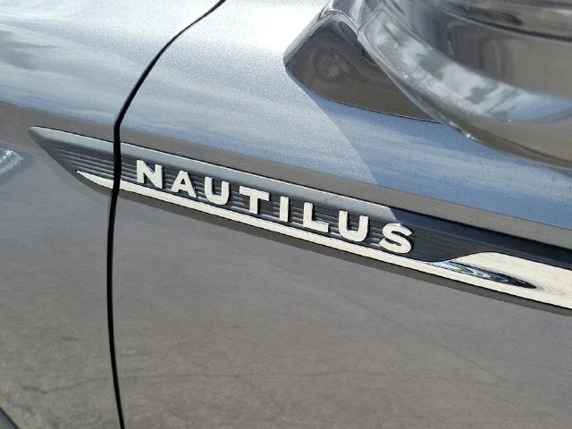 2023 Lincoln Nautilus Reserve photo 5