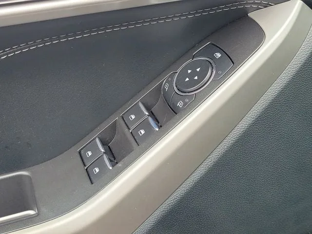 2023 Ford Explorer XLT photo 15