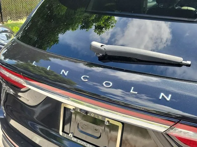 2022 Lincoln Corsair Standard photo 7