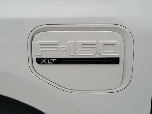 2023 Ford F-150 Lightning XLT photo 8