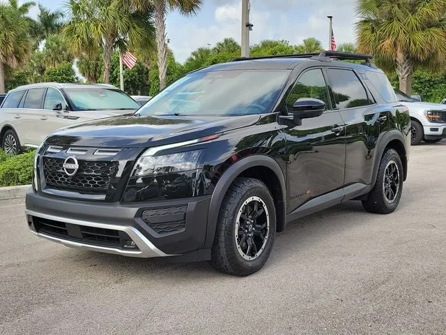 2025 Nissan Pathfinder Rock Creek photo 3