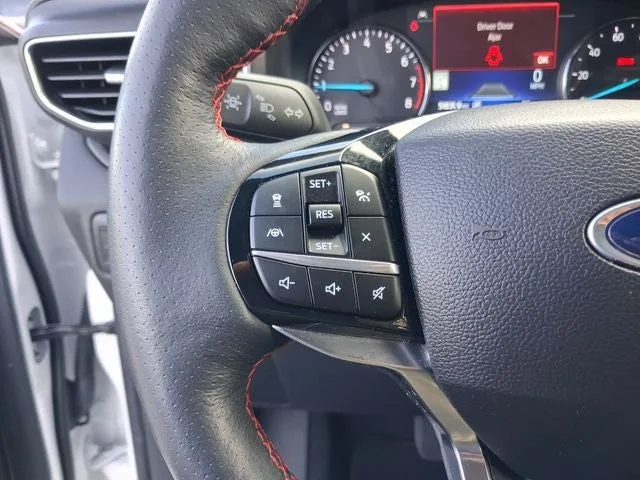 2024 Ford Explorer ST-Line photo 17