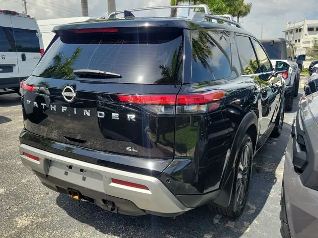 2022 Nissan Pathfinder SL photo 4