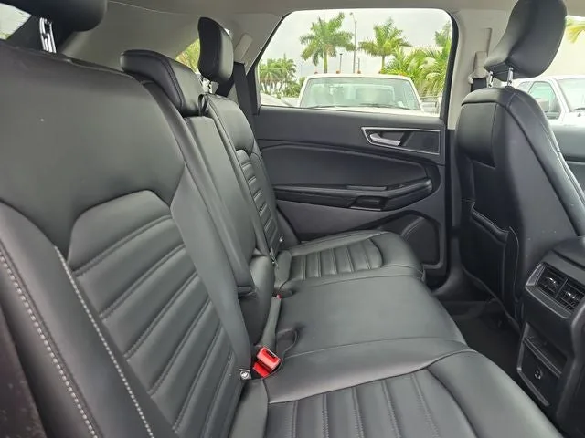 2022 Ford Edge SEL photo 11