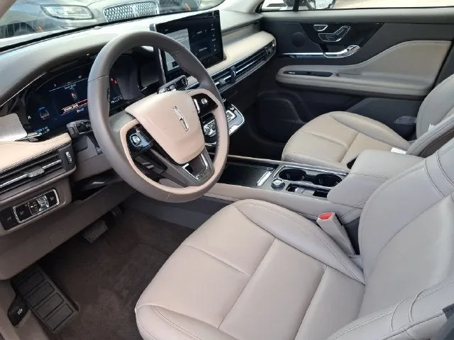 2023 Lincoln Corsair Standard photo 10