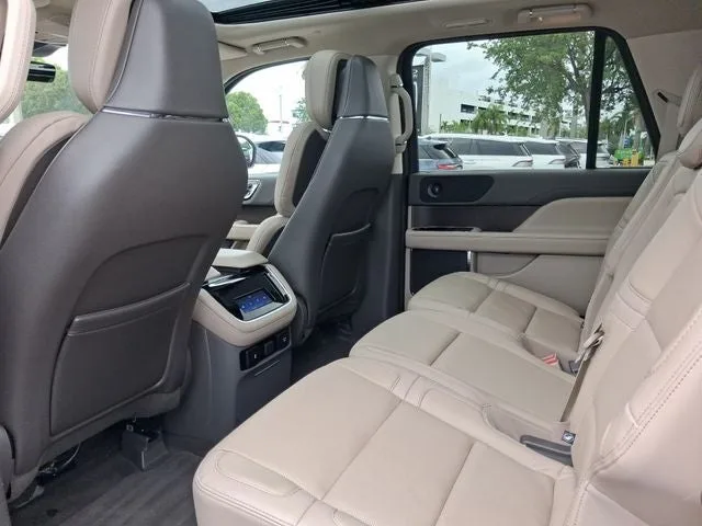 2023 Lincoln Navigator L Reserve photo 5