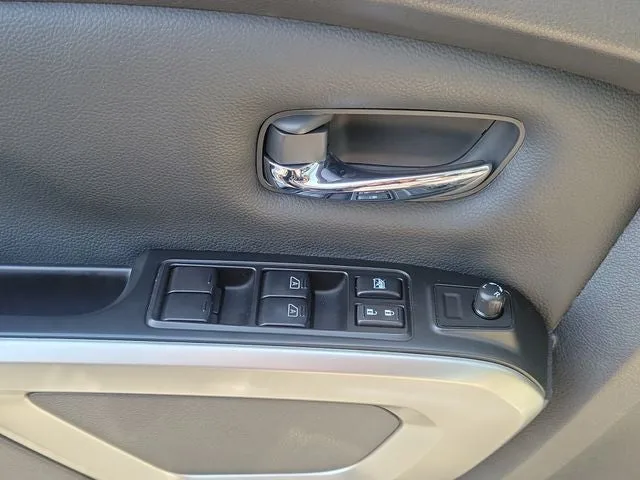 2024 Nissan Titan SV photo 17